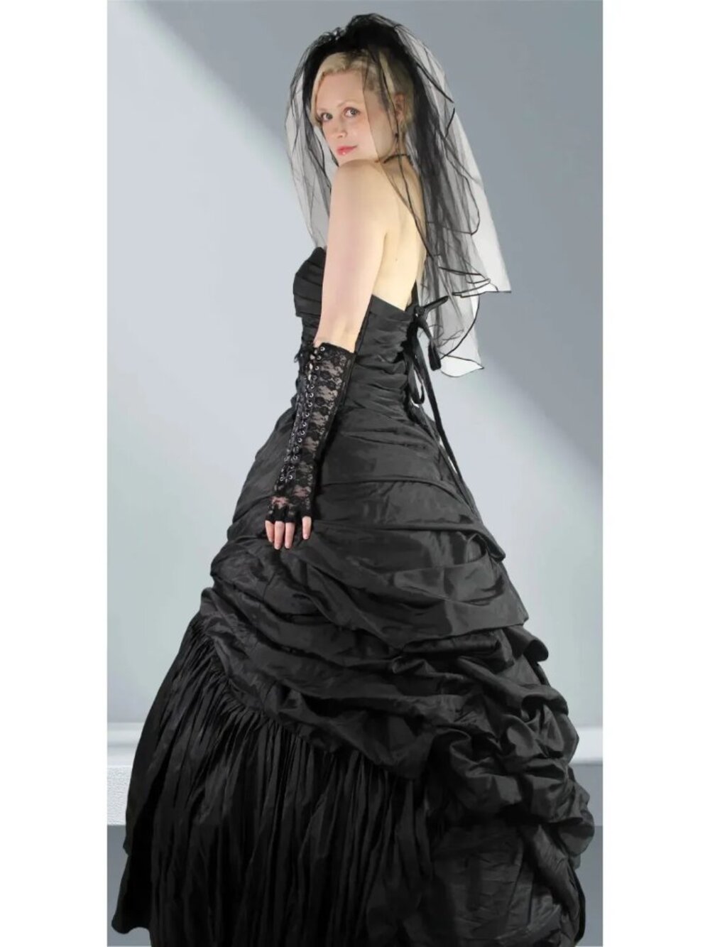 Gothic Wedding Collection - Size 16* - 5 Piece Dress, Hoop Skirt, Veil, Gloves